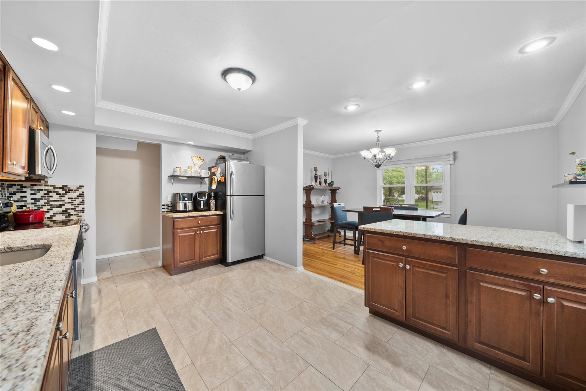 289 Maplewood Road, Huntington Station, New York image 7