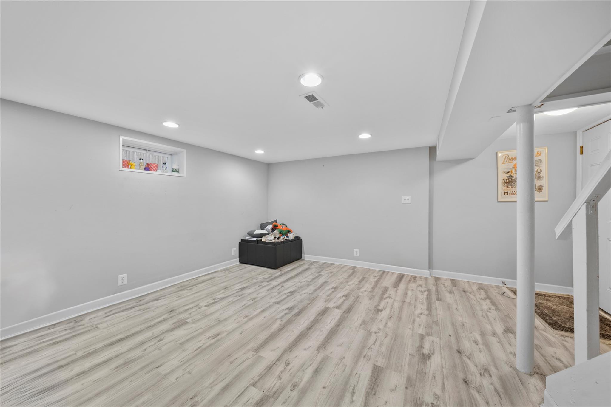 289 Maplewood Road, Huntington Station, New York image 20