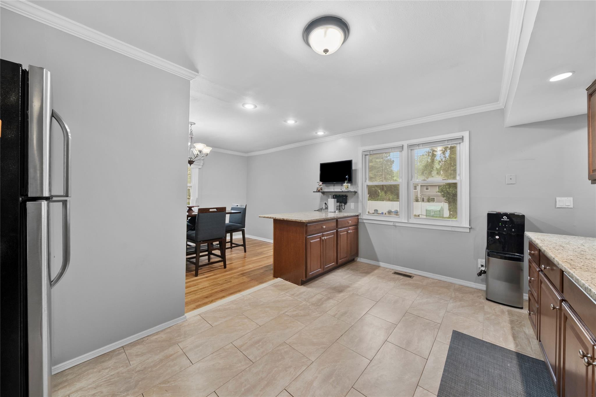 289 Maplewood Road, Huntington Station, New York image 8