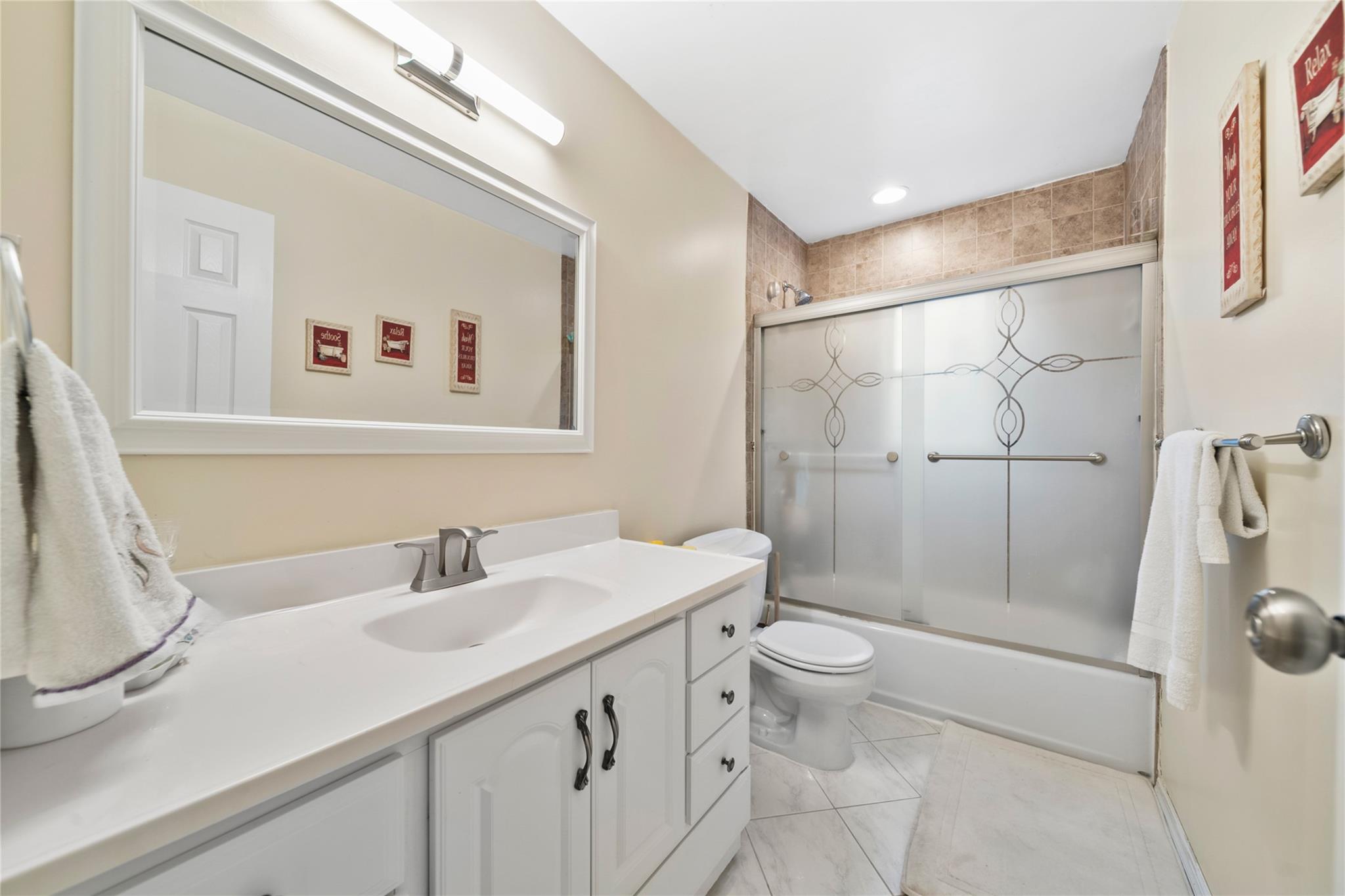 289 Maplewood Road, Huntington Station, New York image 17