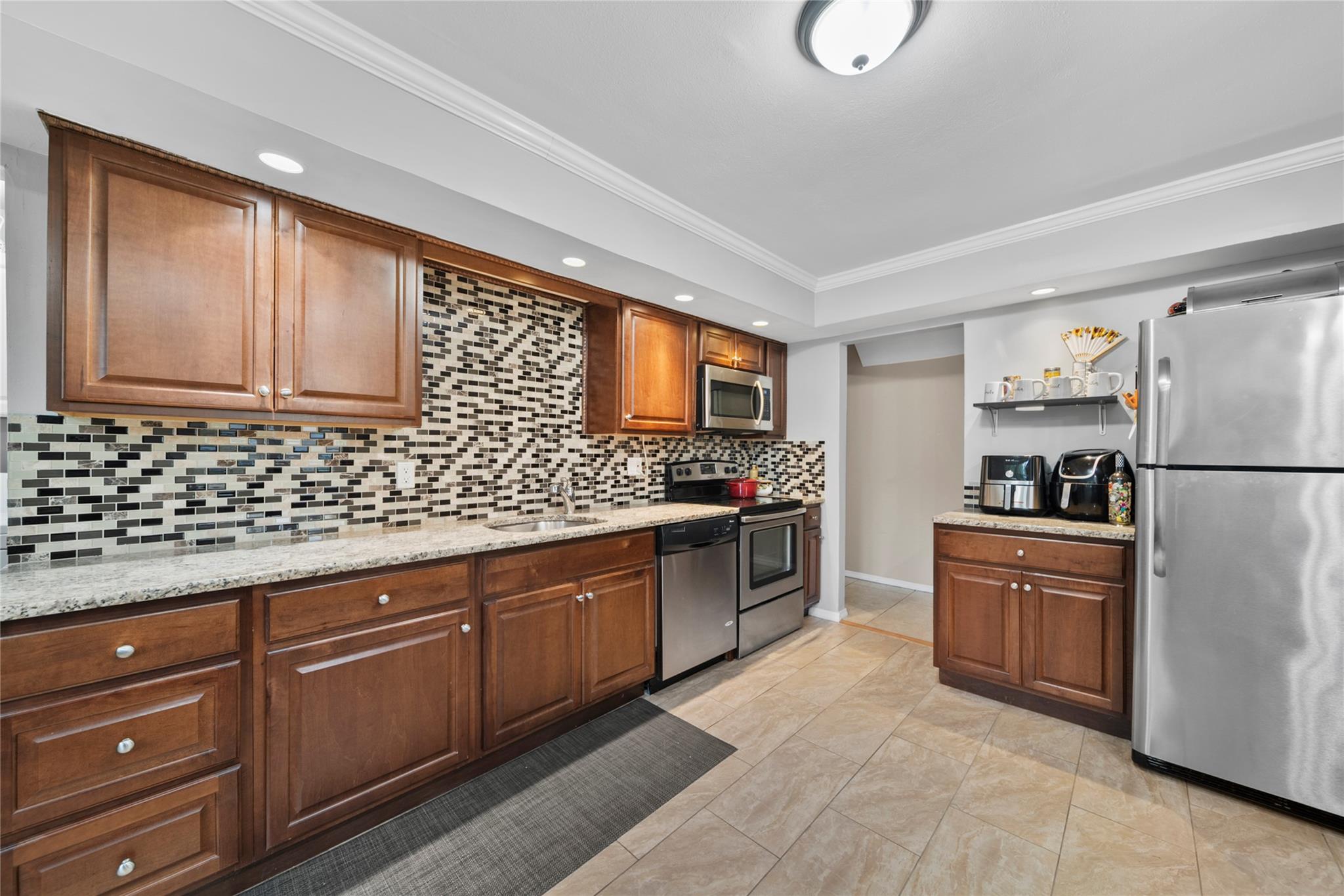 289 Maplewood Road, Huntington Station, New York image 6