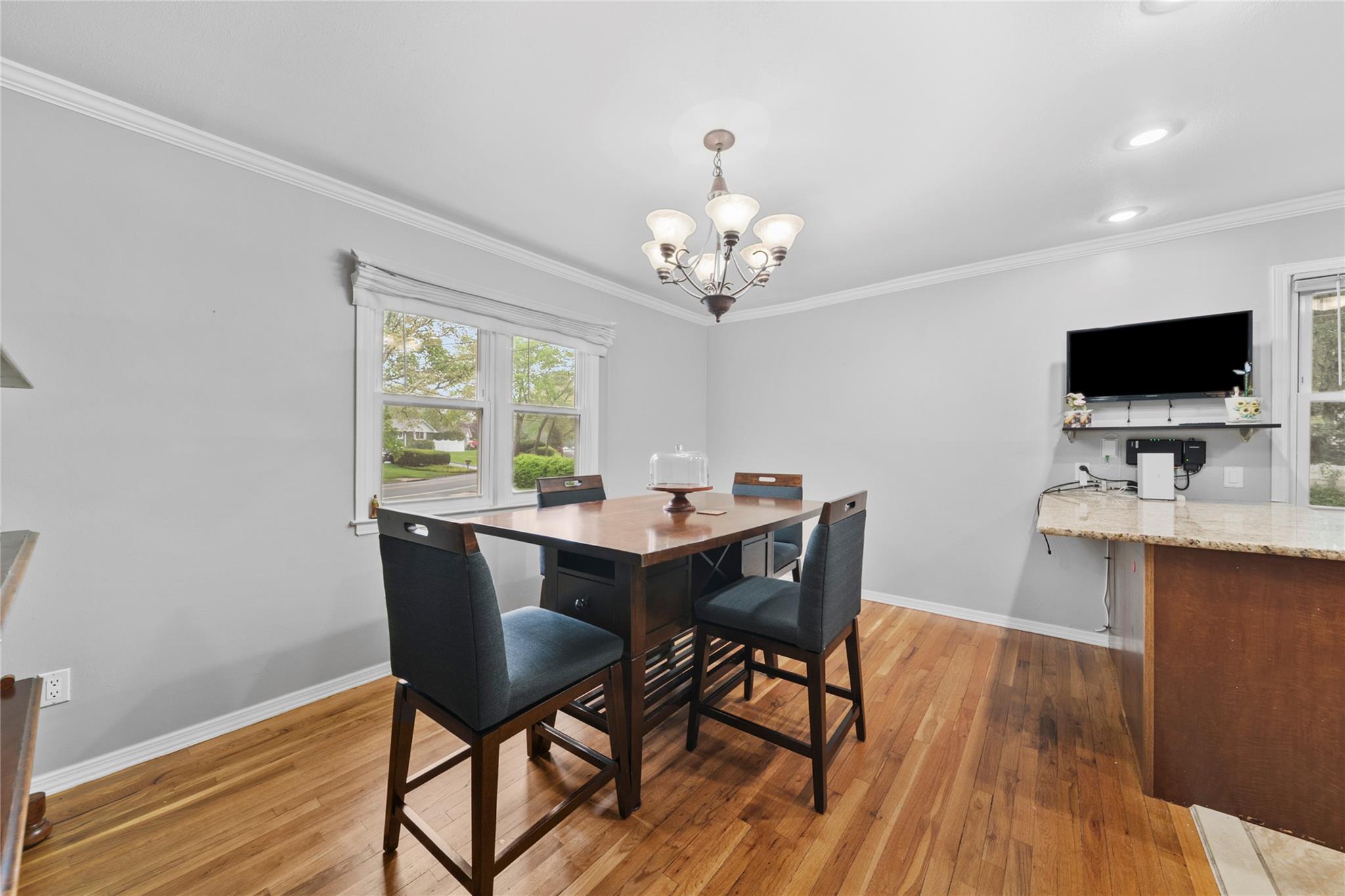 289 Maplewood Road, Huntington Station, New York image 3
