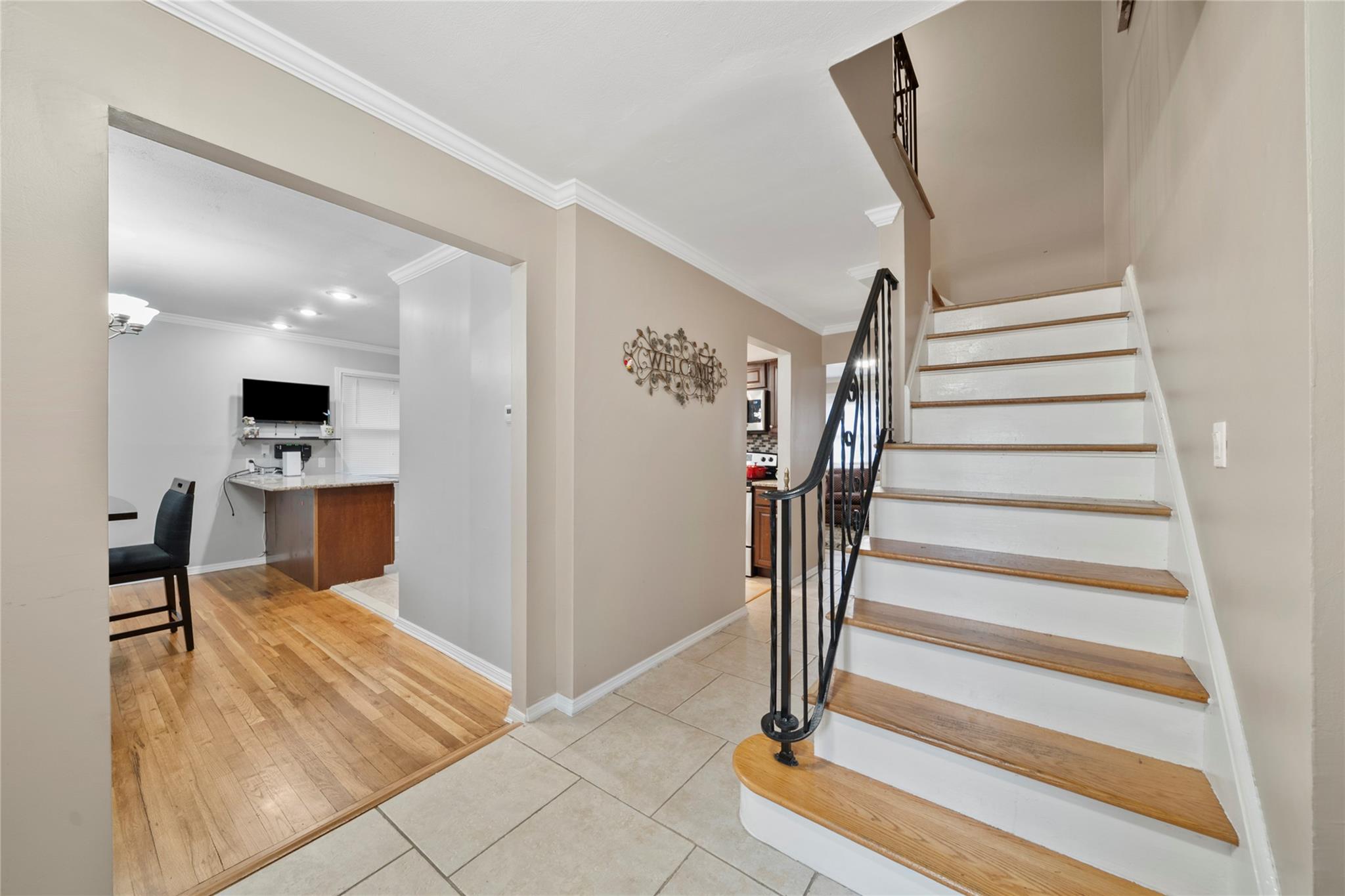 289 Maplewood Road, Huntington Station, New York image 2