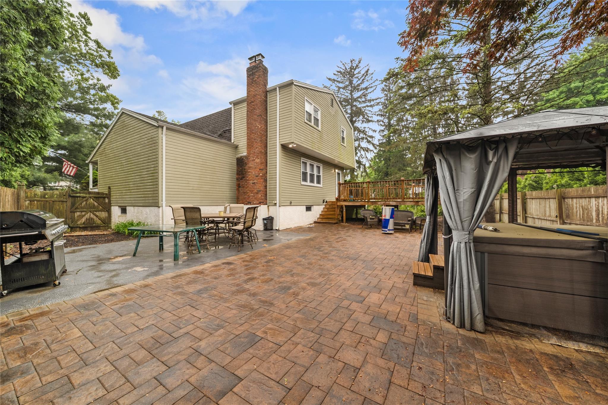 289 Maplewood Road, Huntington Station, New York image 22