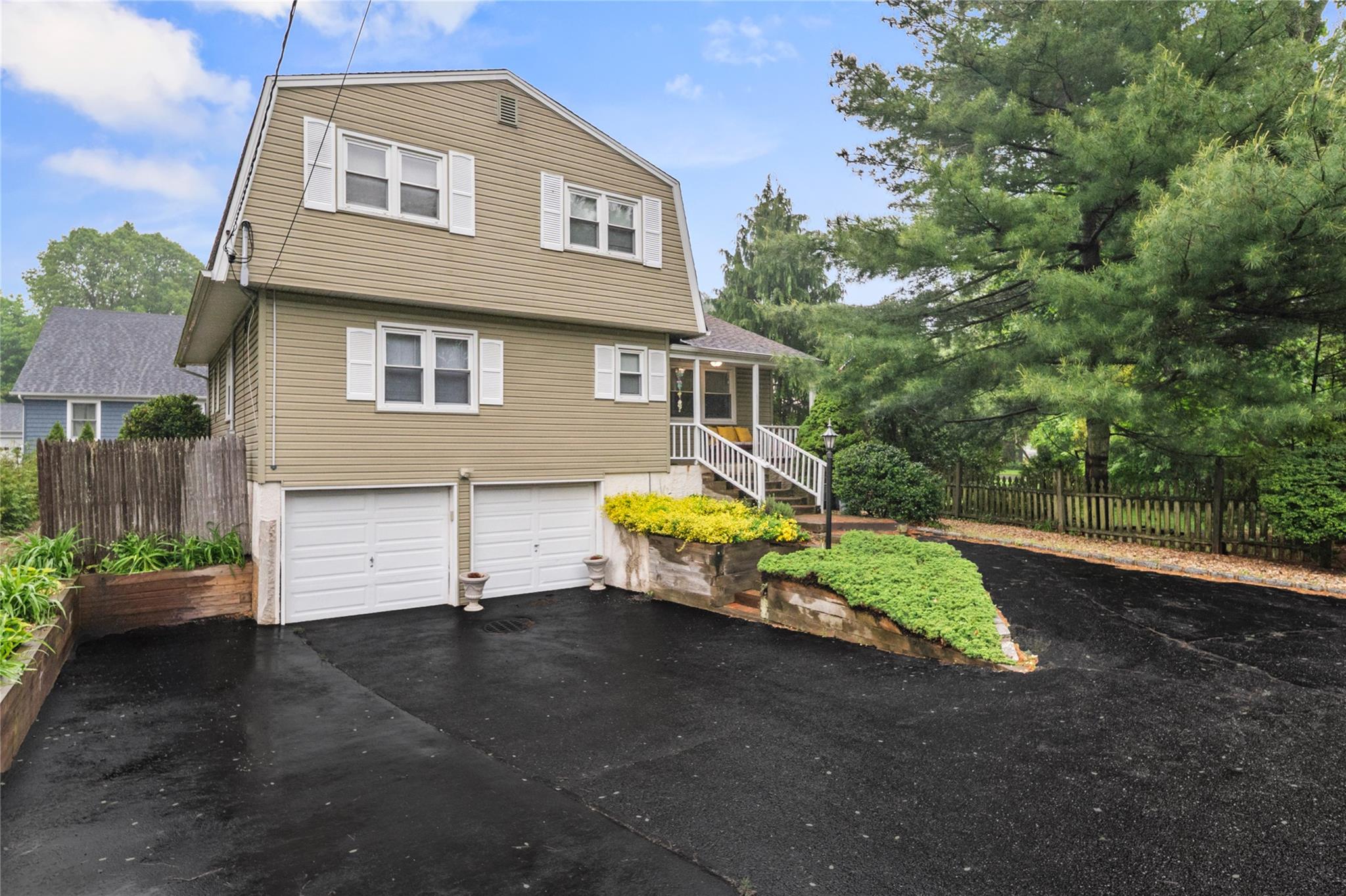 289 Maplewood Road, Huntington Station, New York image 1