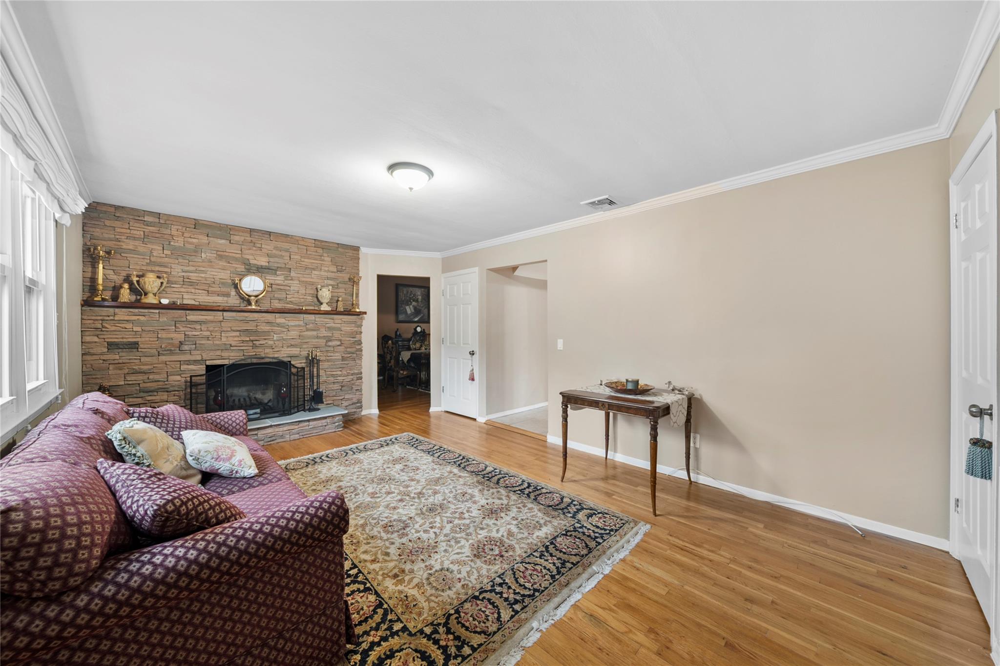 289 Maplewood Road, Huntington Station, New York image 10