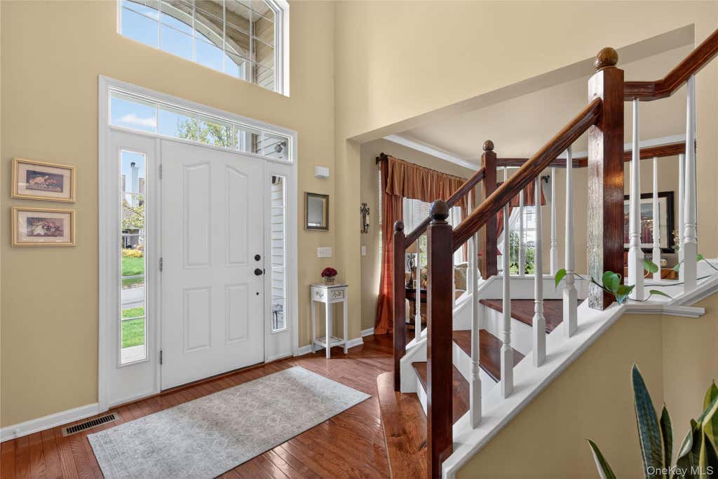 Photo of 17 Oldwyck Crescent, Highland Mills, NY 10930 (MLS # 1034143)