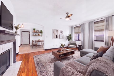 Photo of 808 Bronx River Road #6C, Bronxville, NY 10708 (MLS # 1046464)