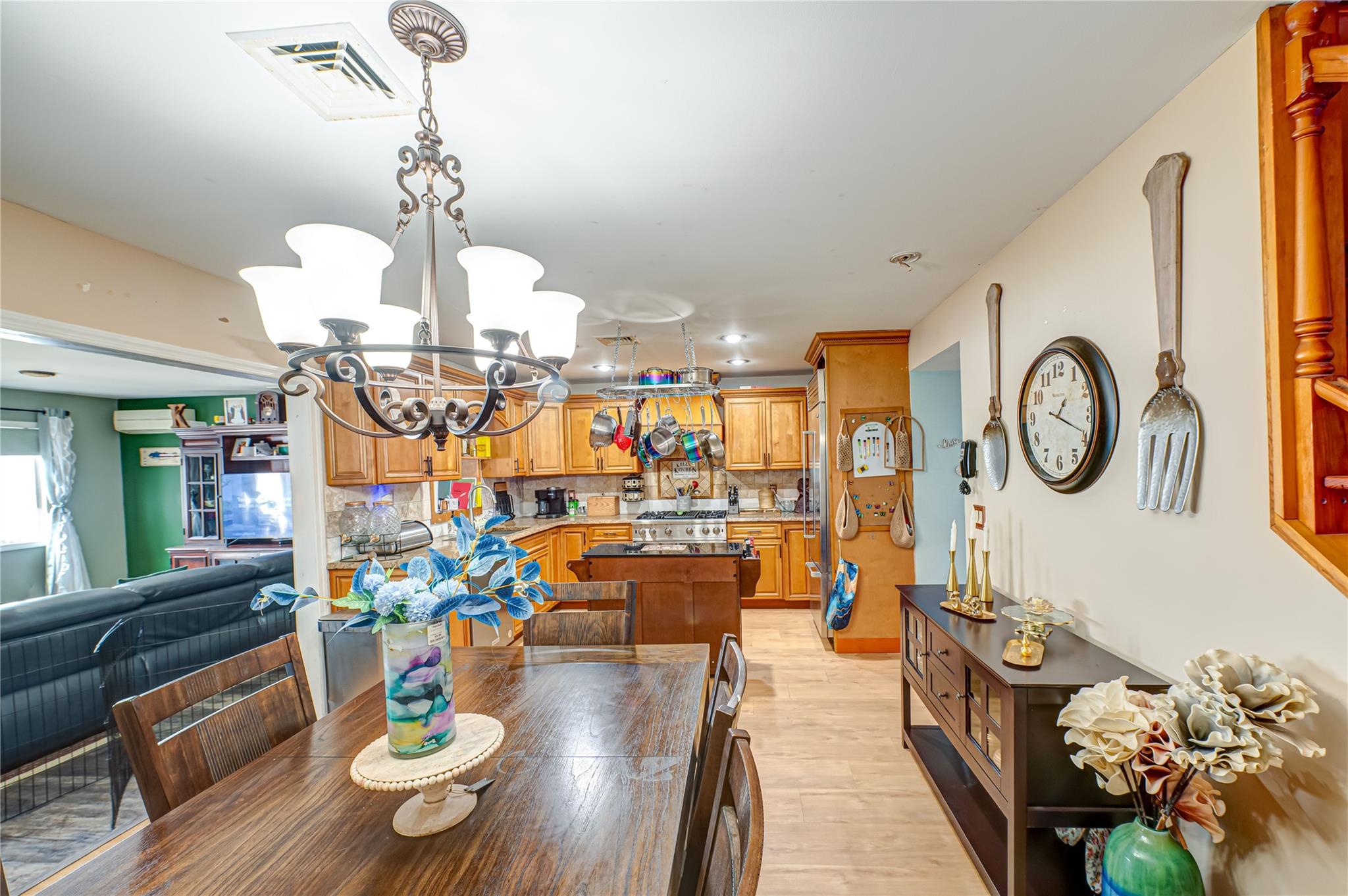 885 Surf Street, Lindenhurst, New York image 9