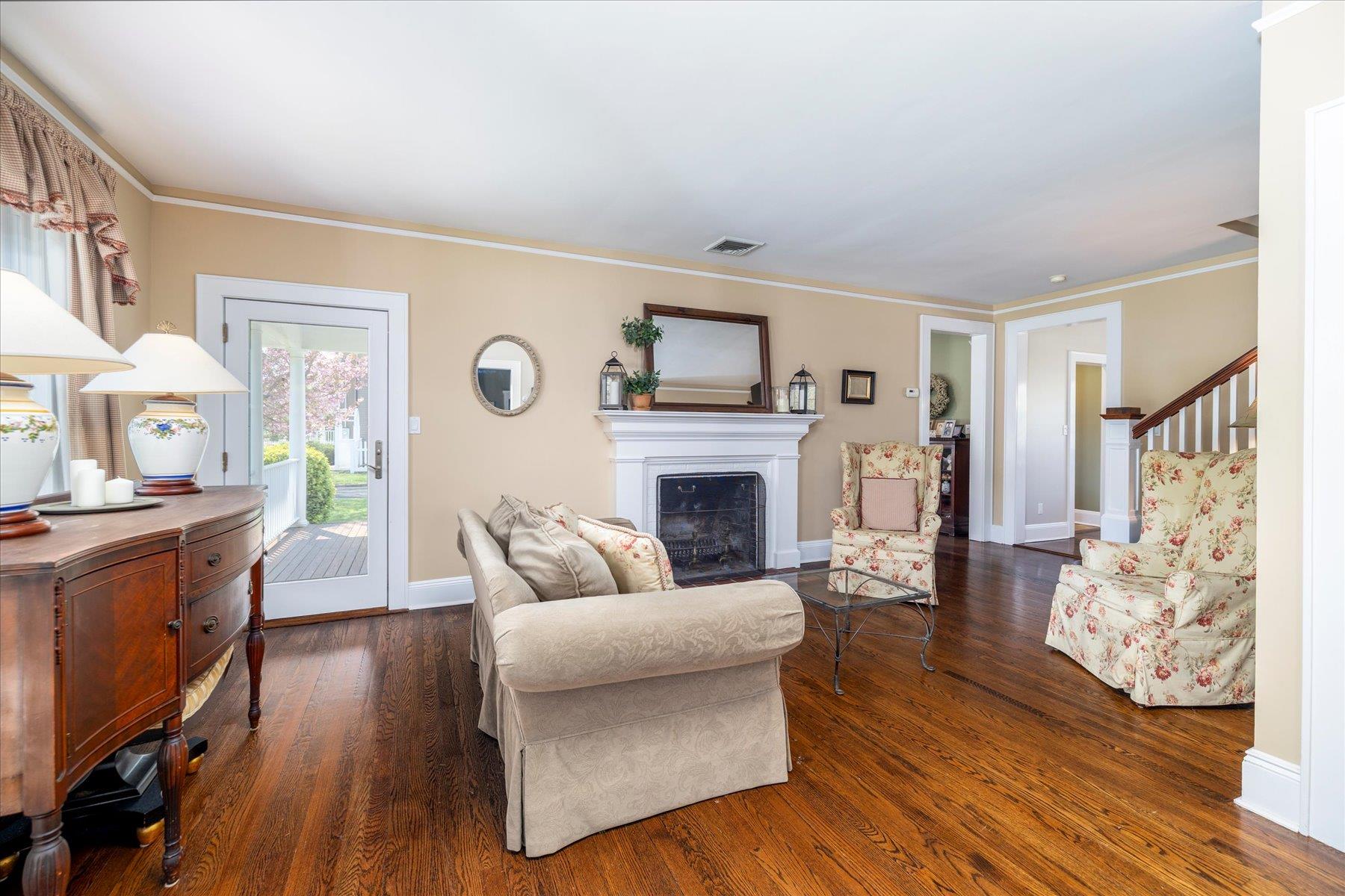 36 Locust Avenue, East Norwich, New York image 14