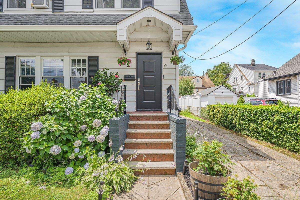 28 Clayton Place