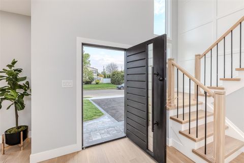 10 Crown Lane Westbury NY 11590