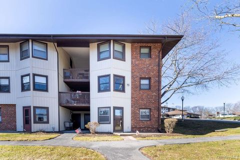Condo For Sale - 10 Regents Place #D<br/> Yorktown Heights, NY 10598