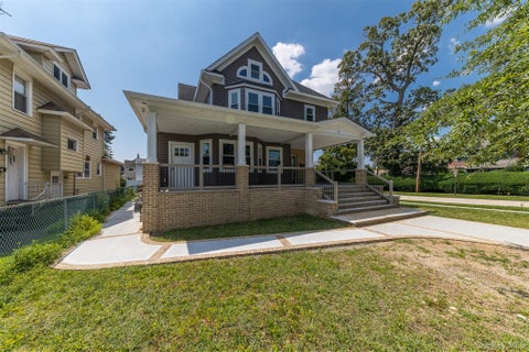 Multifamily For Rent - 57 EARLE Ave Ave #1ST FLOOR<br/> Lynbrook, NY 11563