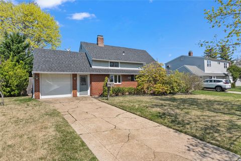 4 Springtime Lane E, Levittown, NY 11756 - MLS#: 855629