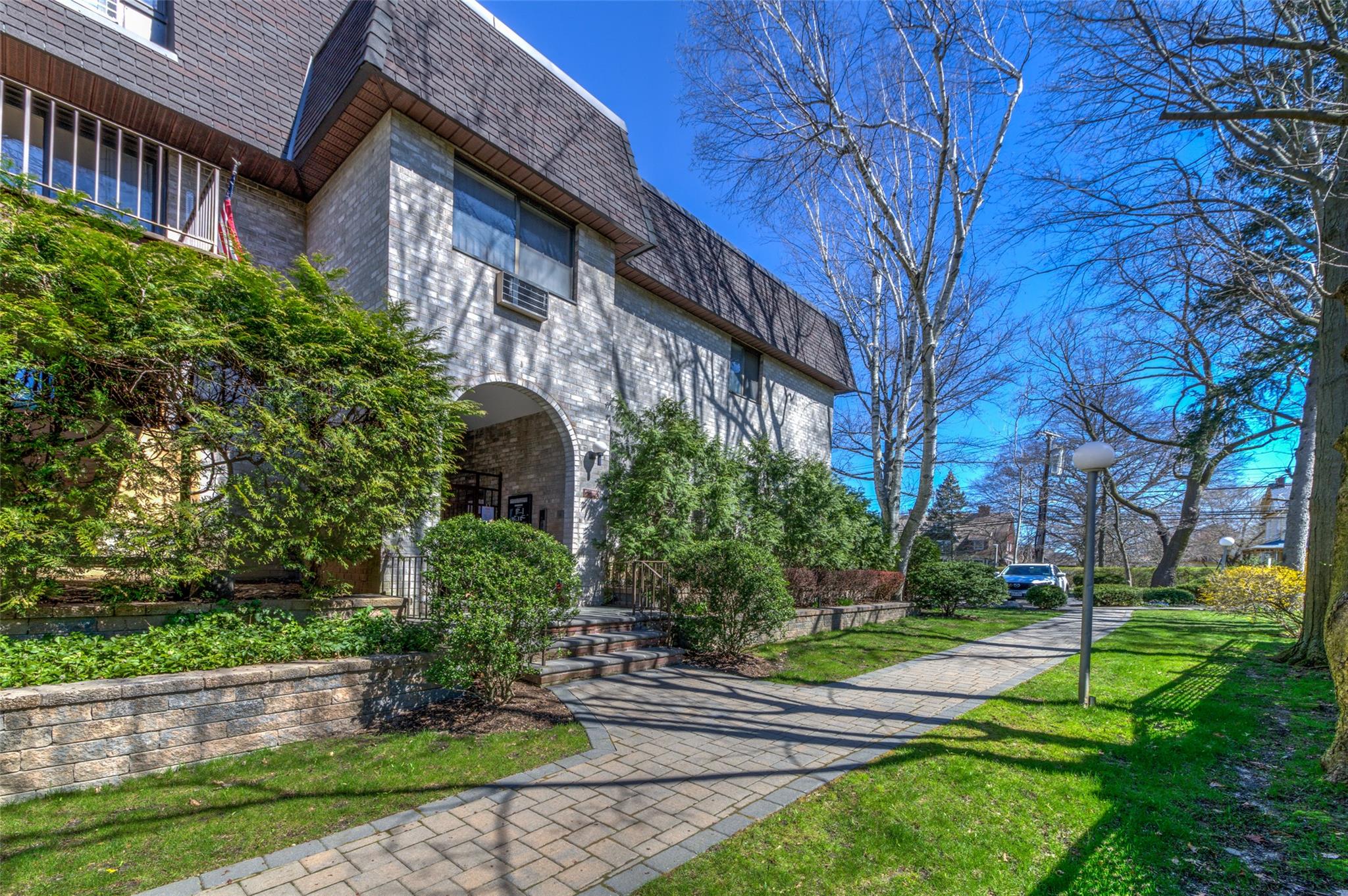 107 N Broadway 114