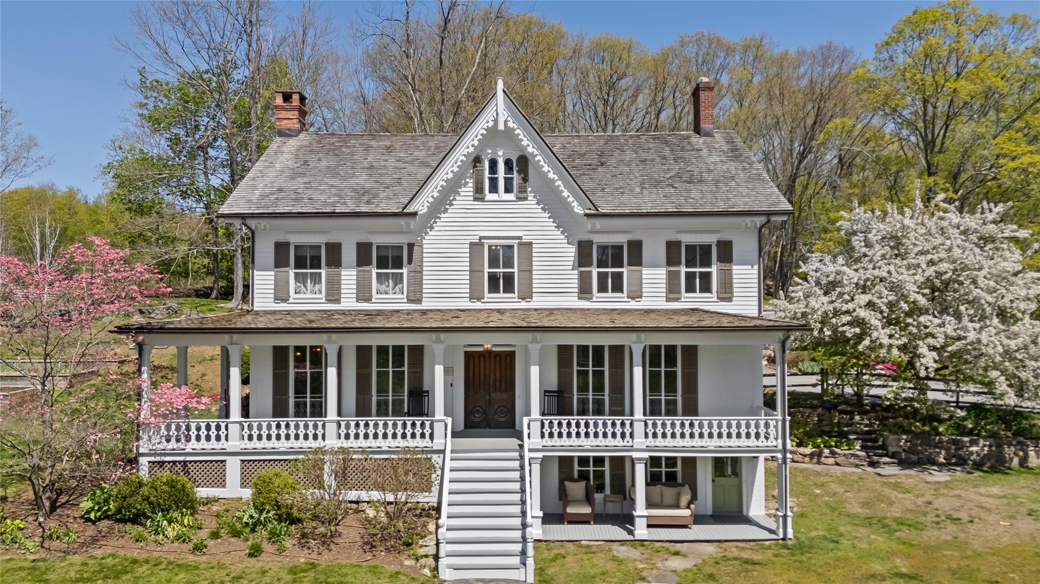 Mt Holly Road, Katonah, New York - 5 Bedrooms  
5 Bathrooms  
15 Rooms - 