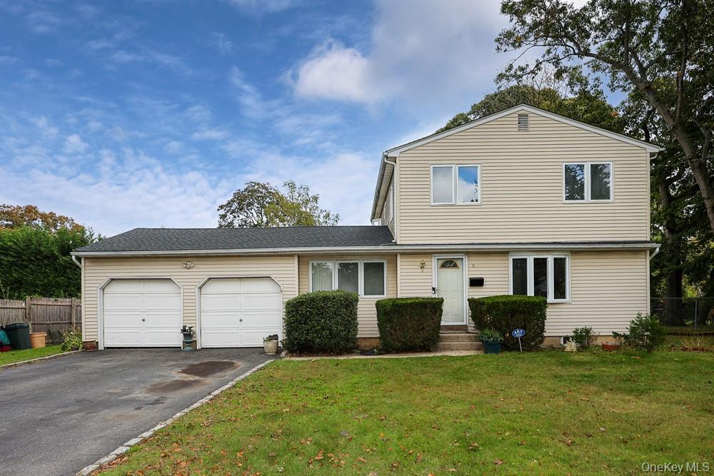 Photo of 6 Pineview Boulevard, Central Islip, NY 11772 (MLS # 1065543)