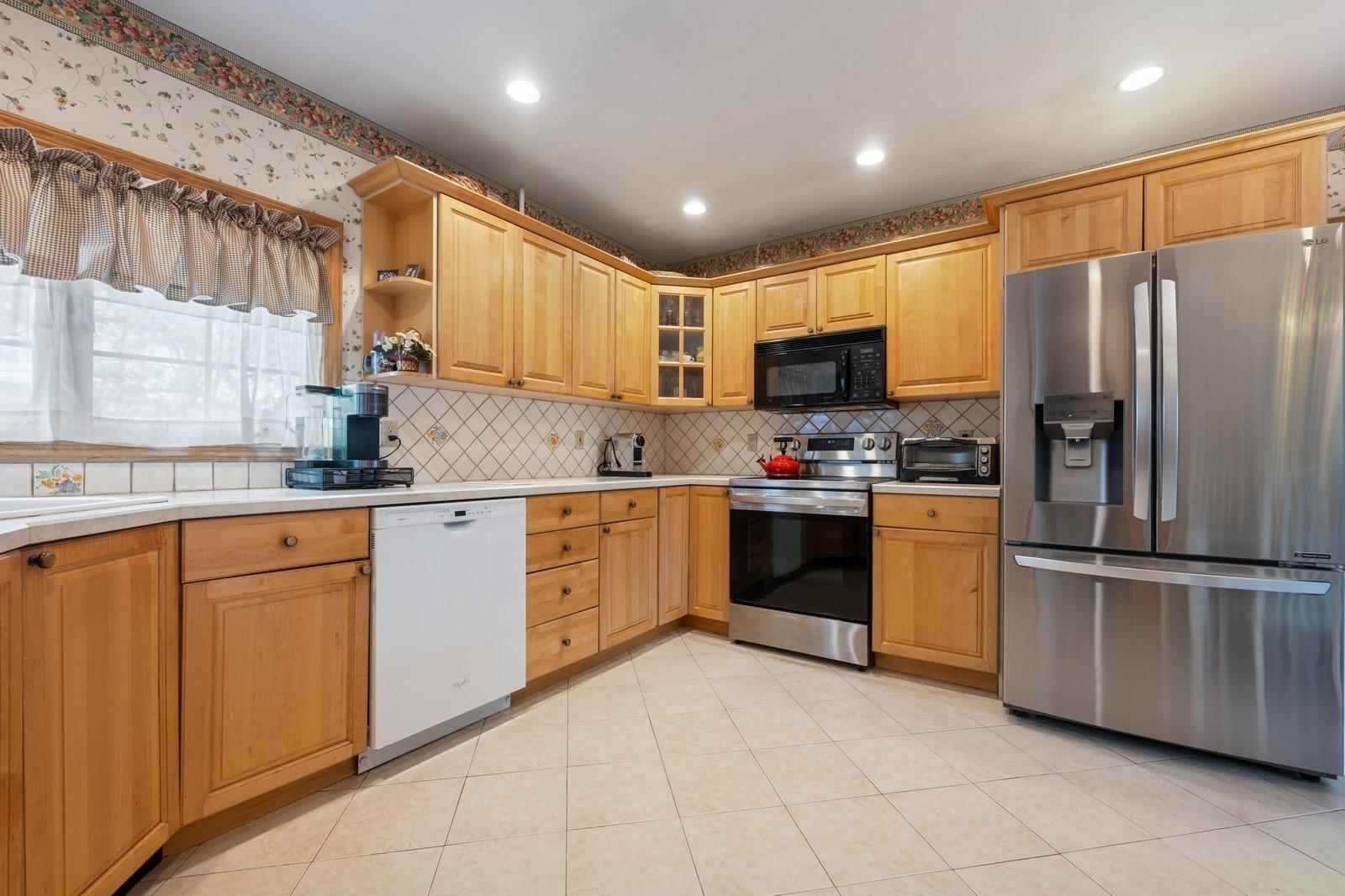 1566 Kew Avenue, Hewlett, New York image 6