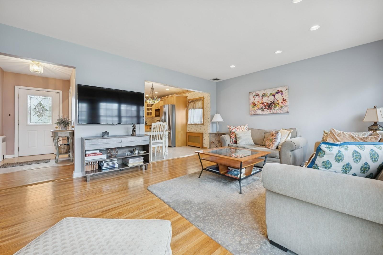 1566 Kew Avenue, Hewlett, New York image 3