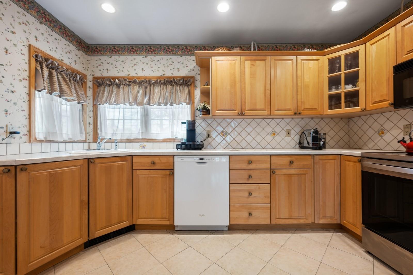 1566 Kew Avenue, Hewlett, New York image 7