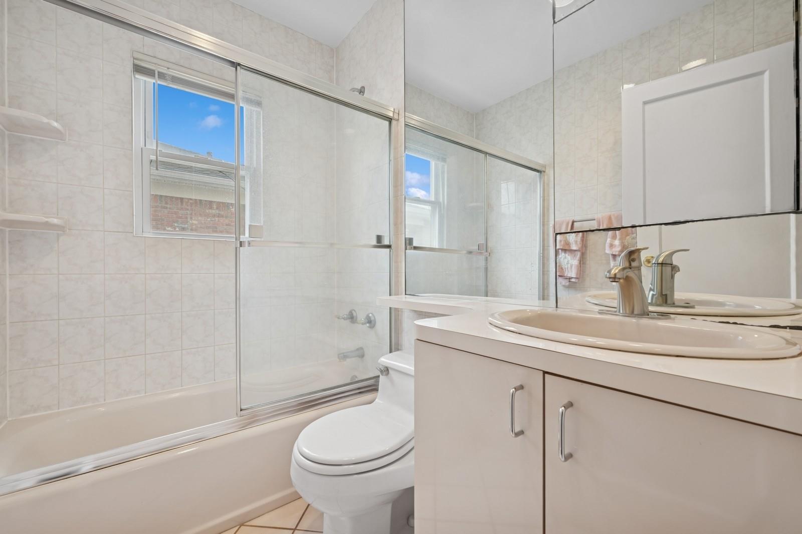 1566 Kew Avenue, Hewlett, New York image 14