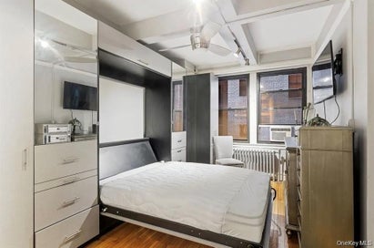 457 W 57th Street 308 New York (Manhattan) NY 10019
