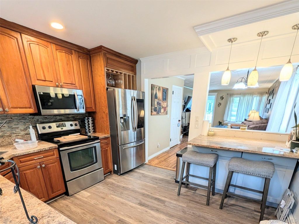 Photo of 35 E Jackson Avenue E, Babylon, NY 11702 (MLS # 1006864)