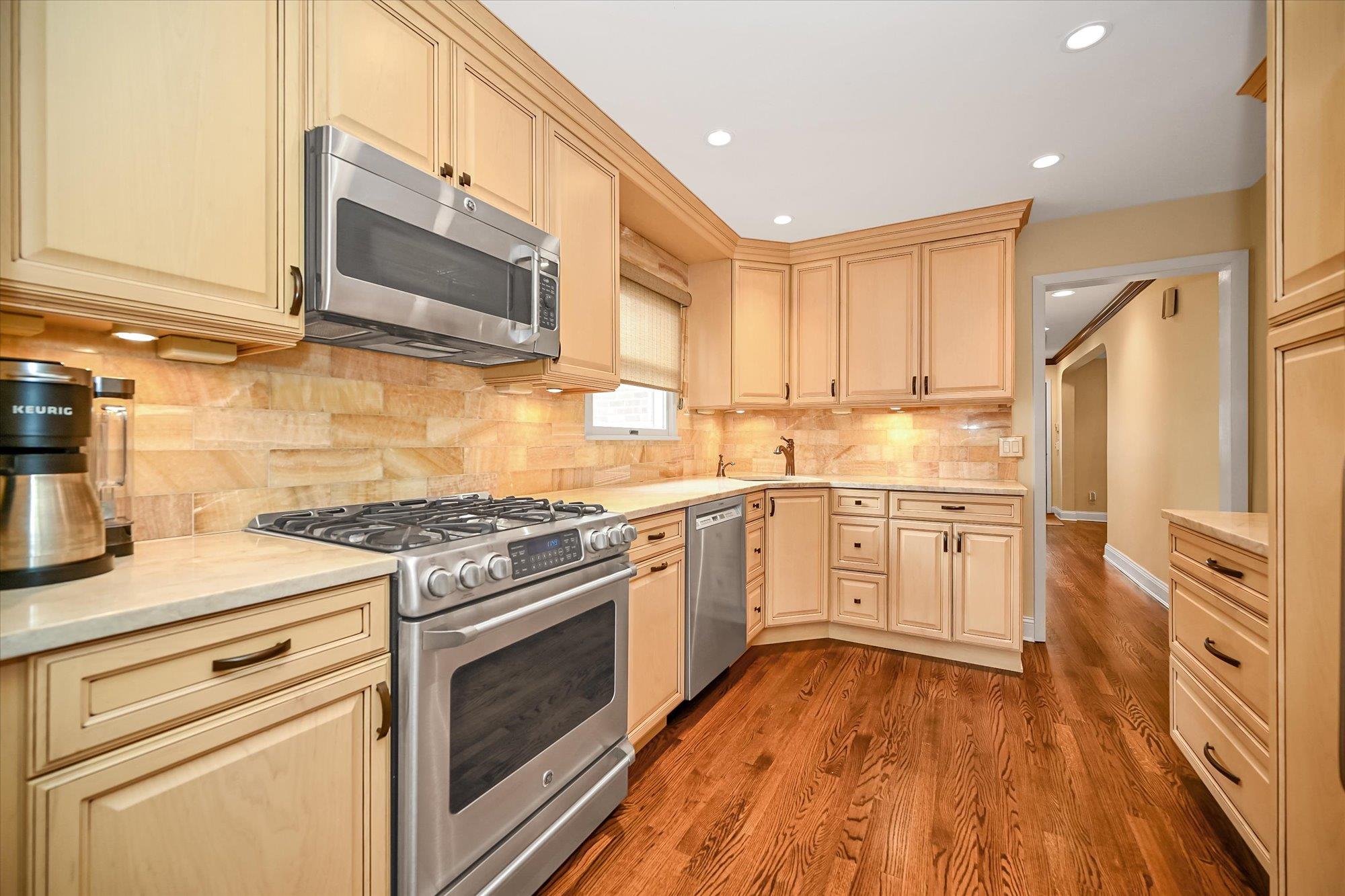 219-05 82nd Avenue, Hollis Hills, New York image 9