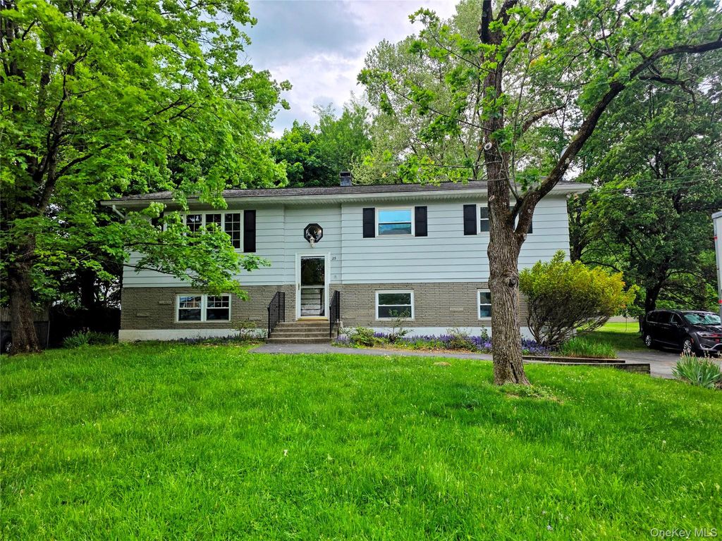 Photo of 25 Oakwood Drive, Wappingers Falls, NY 12590 (MLS # 1002683)