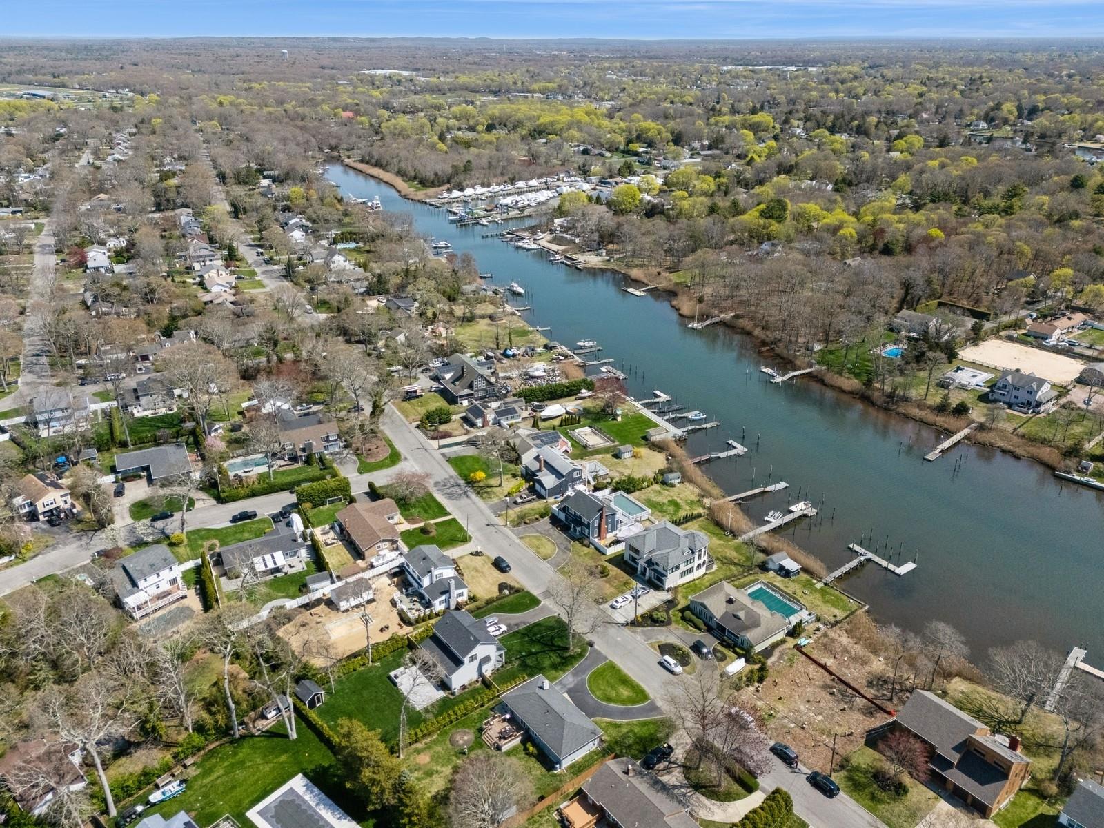 100 Hewitt Boulevard, Center Moriches, New York image 31