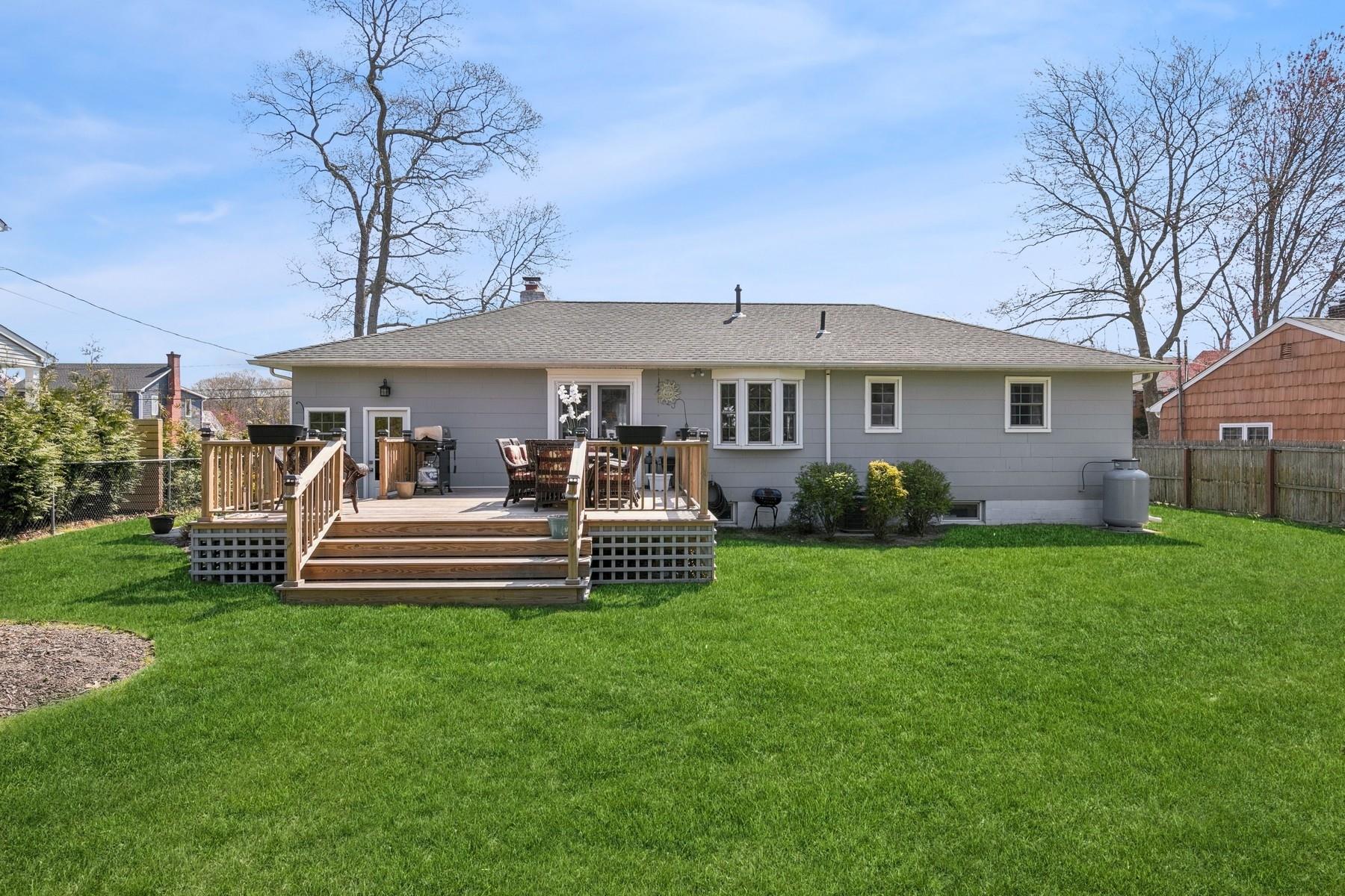 100 Hewitt Boulevard, Center Moriches, New York image 27