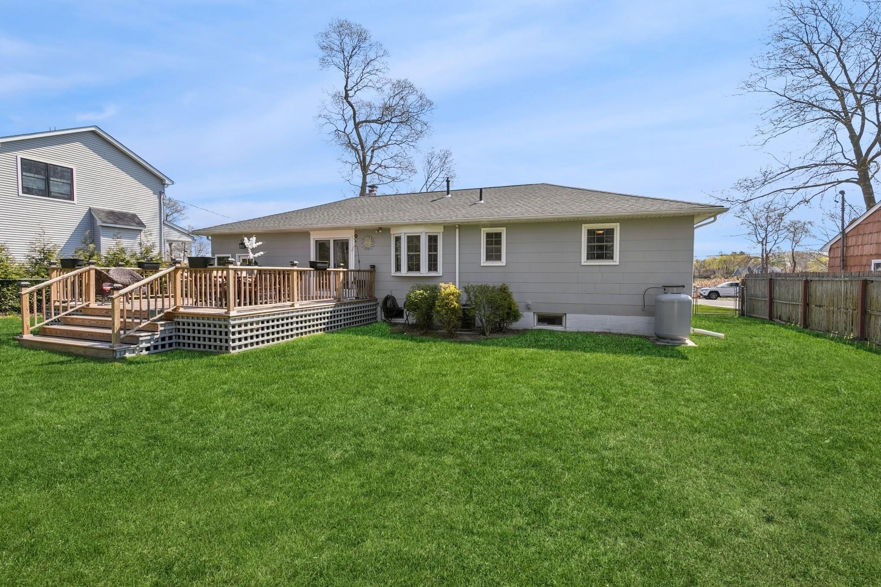 100 Hewitt Boulevard, Center Moriches, New York image 26