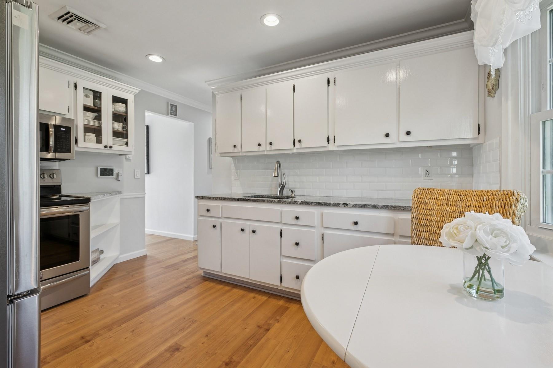 100 Hewitt Boulevard, Center Moriches, New York image 12
