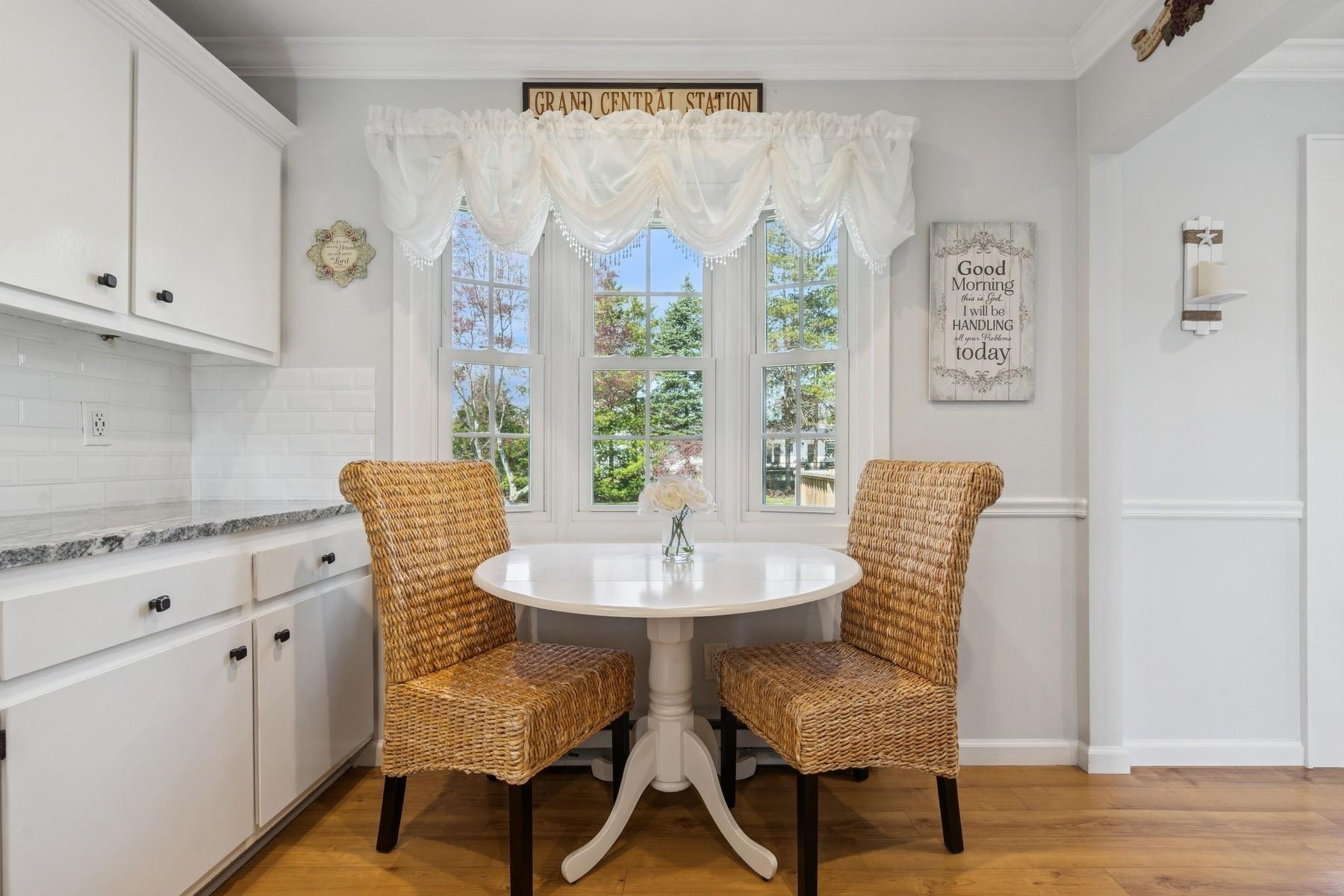 100 Hewitt Boulevard, Center Moriches, New York image 15