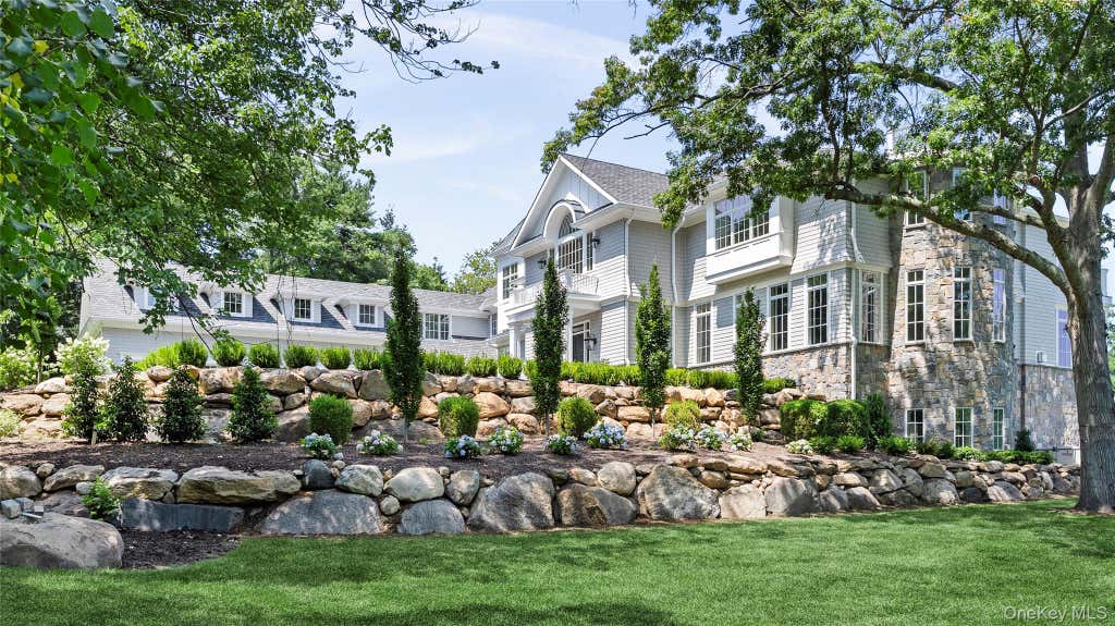 Photo of 4 Shepherds Lane, Sands Point, NY 11050 (MLS # 1028137)