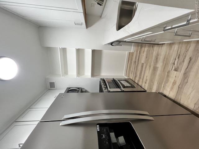 275 Greenwich Street 2J