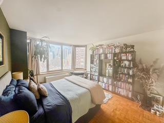 500 43 St W 21 E
