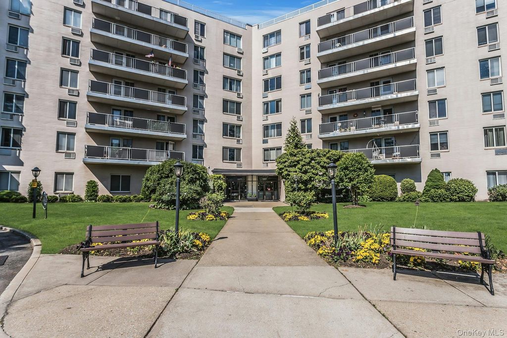 Photo of 135 Post Avenue #6B, Westbury, NY 11590 (MLS # 1025621)