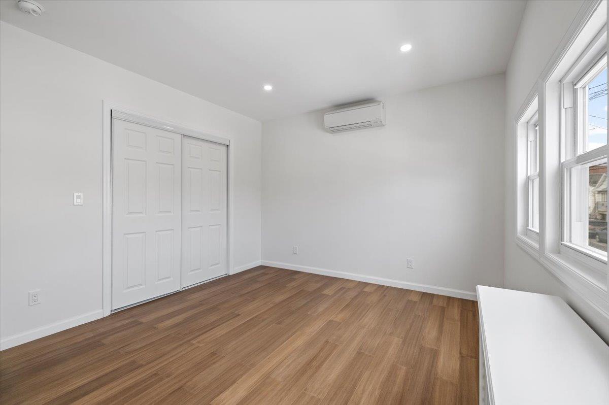 New York, New York 11693, United States, 3 Bedrooms Bedrooms, ,2 BathroomsBathrooms,Residential,Active,87477