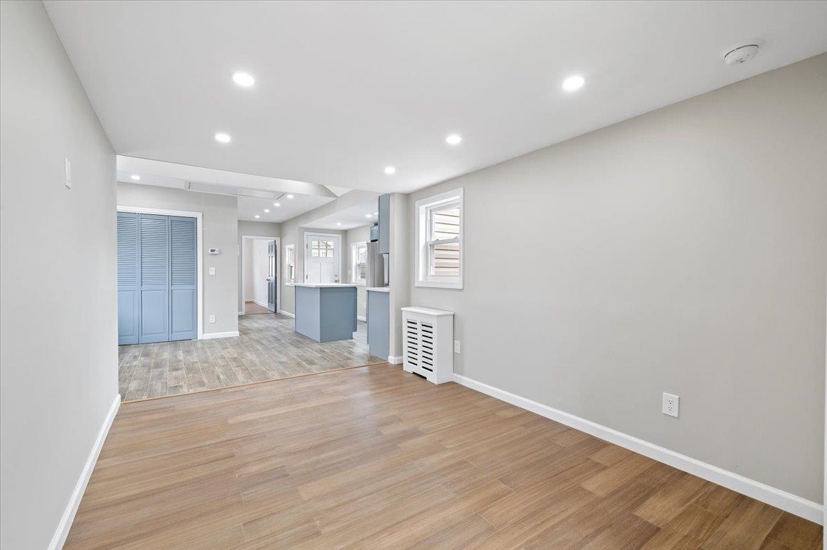 New York, New York 11693, United States, 3 Bedrooms Bedrooms, ,2 BathroomsBathrooms,Residential,Active,87477