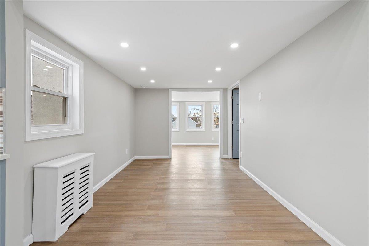 New York, New York 11693, United States, 3 Bedrooms Bedrooms, ,2 BathroomsBathrooms,Residential,Active,87477