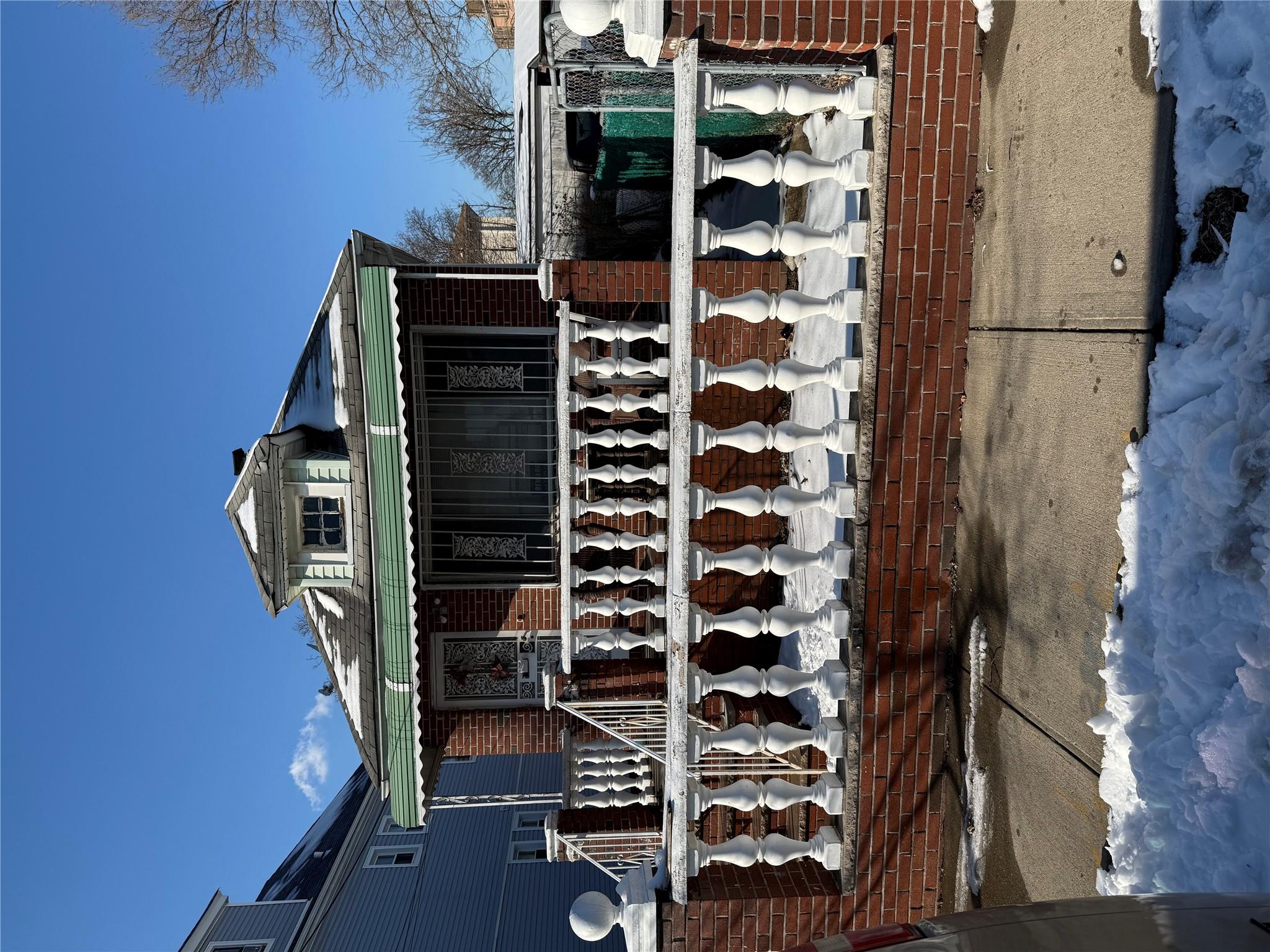 104th Avenue, Jamaica, Queens, NY - 2 Bedrooms  
2 Bathrooms  
3 Rooms - 