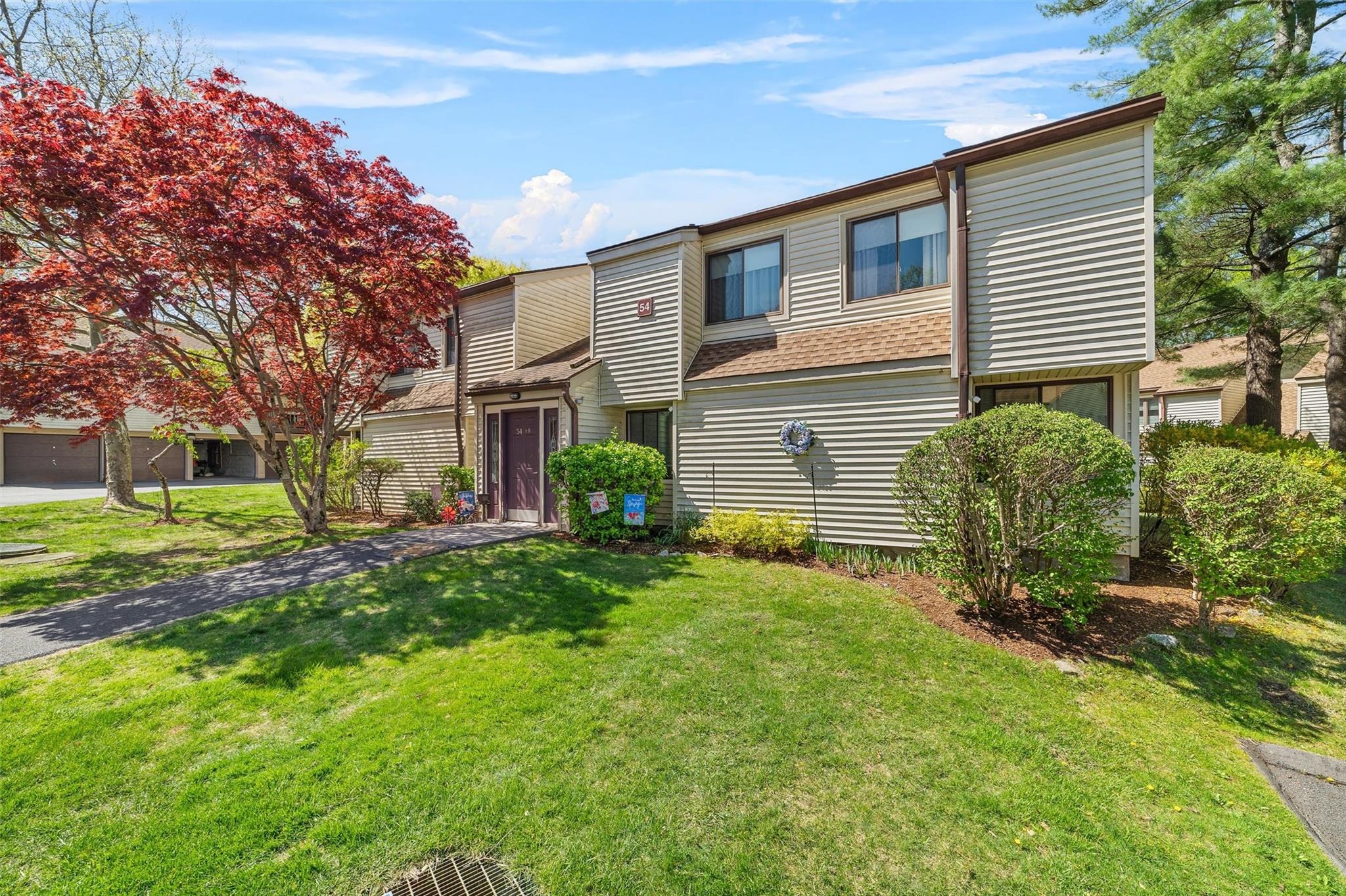 Kirby Close D, Yorktown Heights, New York - 2 Bedrooms  
2 Bathrooms  
5 Rooms - 