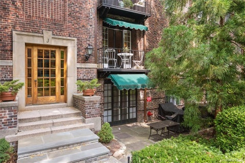 Homes For Sale - 20 N Broadway #J245<br/> White Plains, NY 10601