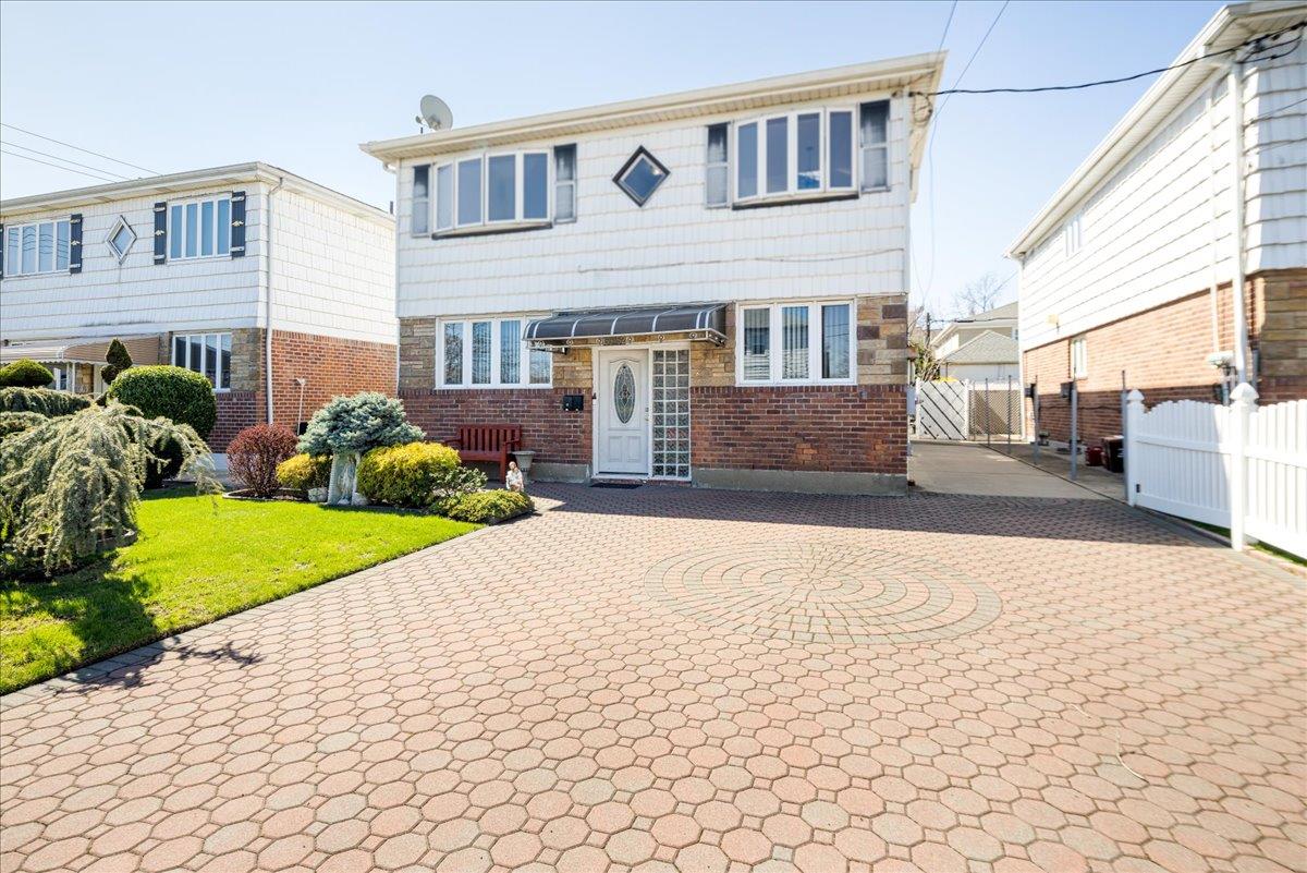 Lahn Street, Howard Beach, Queens, NY - 6 Bedrooms  
2 Bathrooms - 