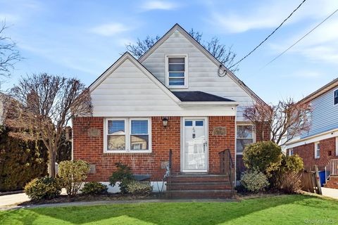 64 W Fenimore Street Valley Stream NY 11580