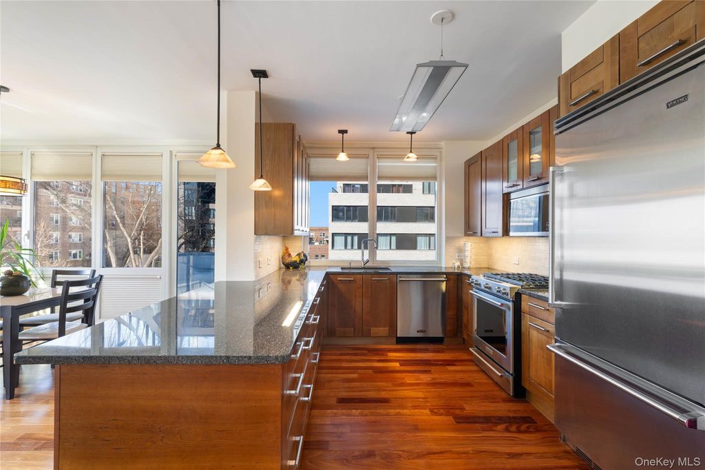 Photo of 640 W 237th Street #4C, Bronx, NY 10463 (MLS # 966127)