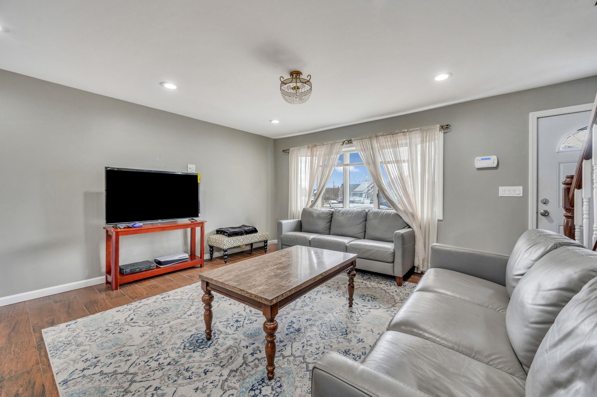 20 Marlon Avenue, Bethpage, New York image 4