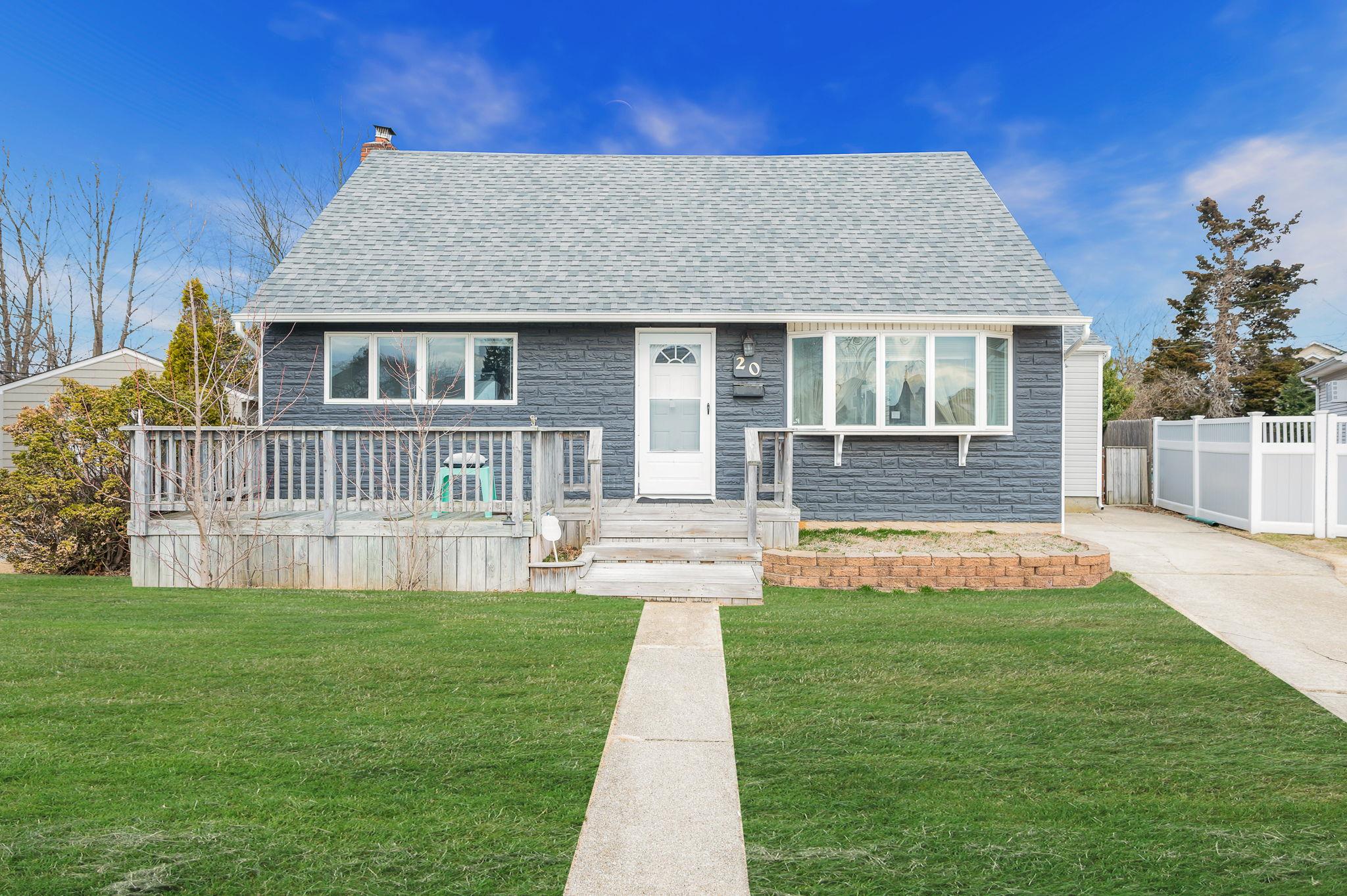 20 Marlon Avenue, Bethpage, New York image 2